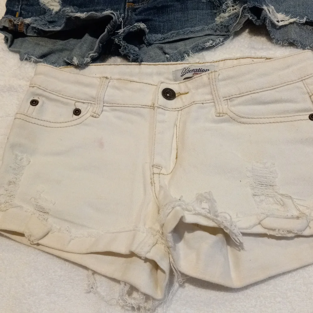 BUY 2 & GET 1 SHORTS - Picture 4 of 8